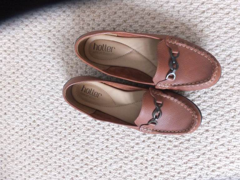 Ladies casual flat shoes