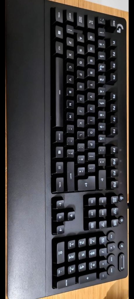Logitech Black Keyboard – Good Condition, Full Size