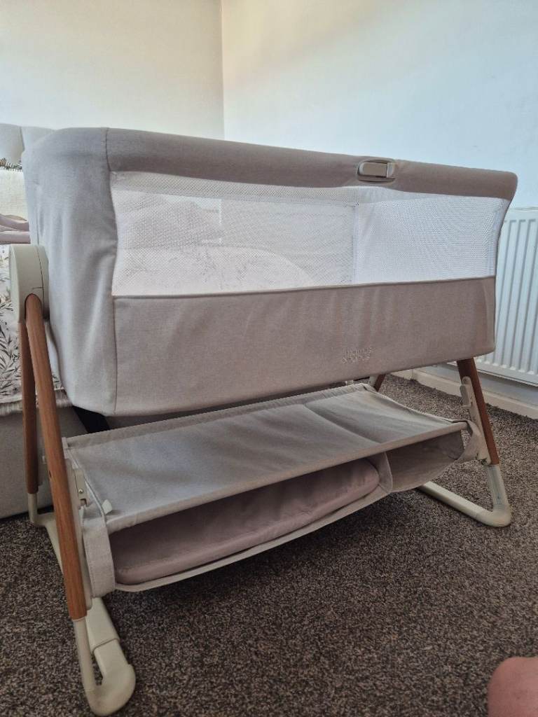 Mamas & Papas Lua Bedside Crib – Fawn | Like New + Accessories