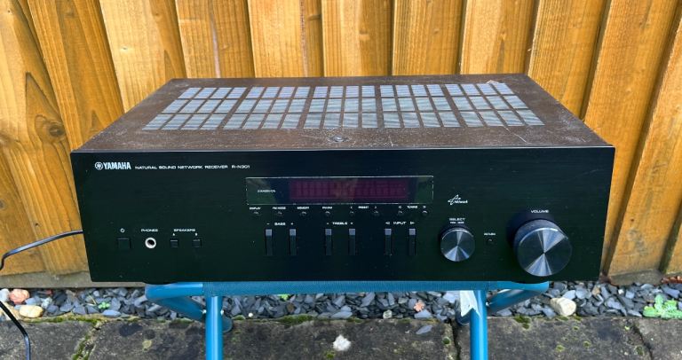 Yamaha R-N301 Network Amplifier + Remote