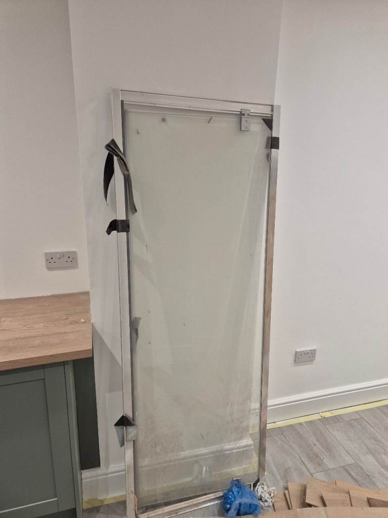 760 mm Iflo Contempory shower enclosure 
