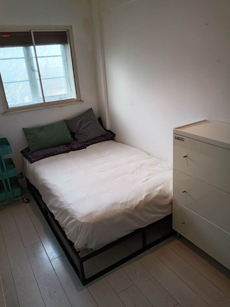 Double room available now to rent on Old Kent Road