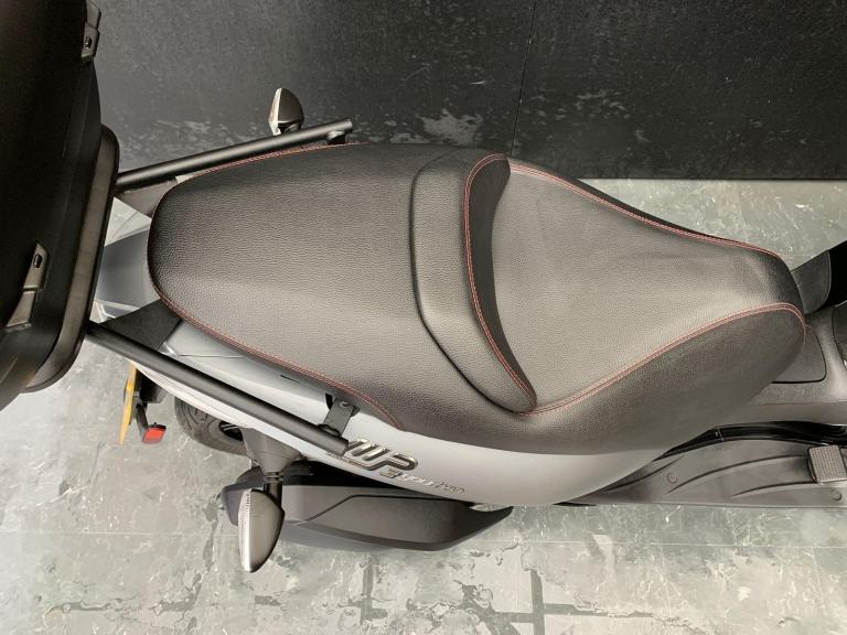 PIAGGIO MP3 300 YOURBAN LT LOW MILEAGE HPI CLEAR 