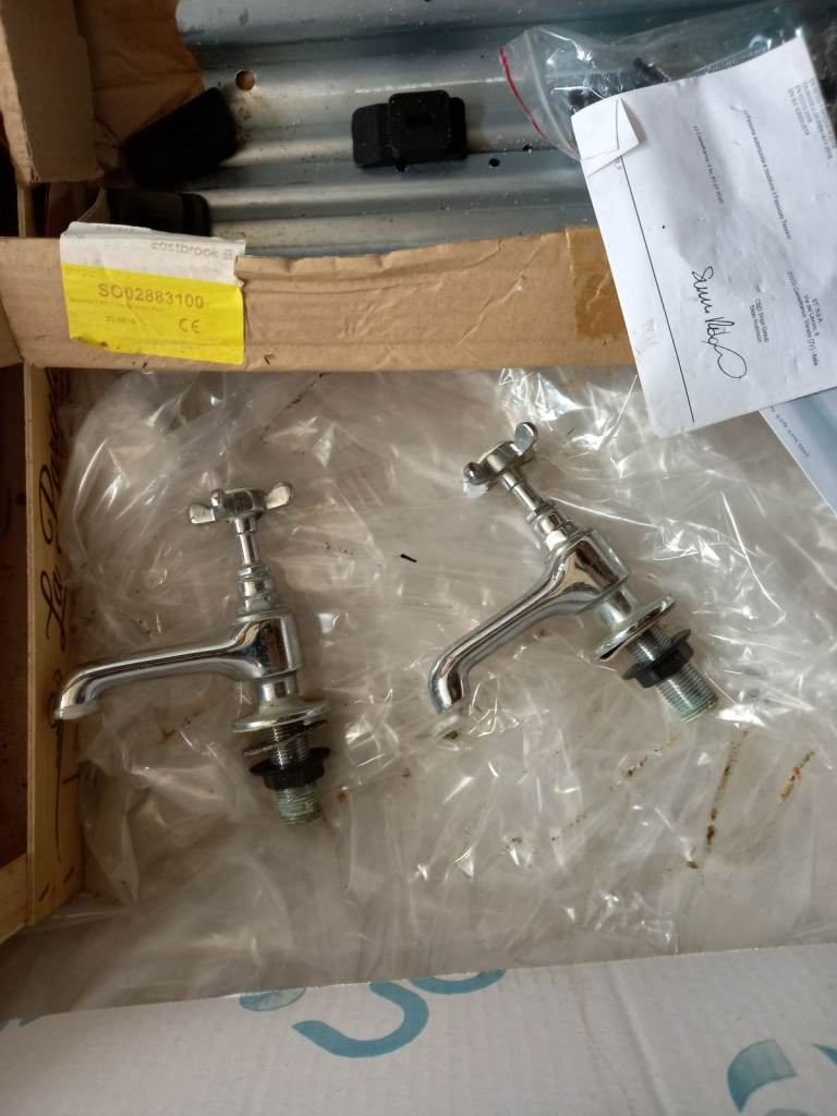 BATH UNUSED STORED IN GARAGE.  AS NEW CONDITION Halcyon Square 1750 x 800