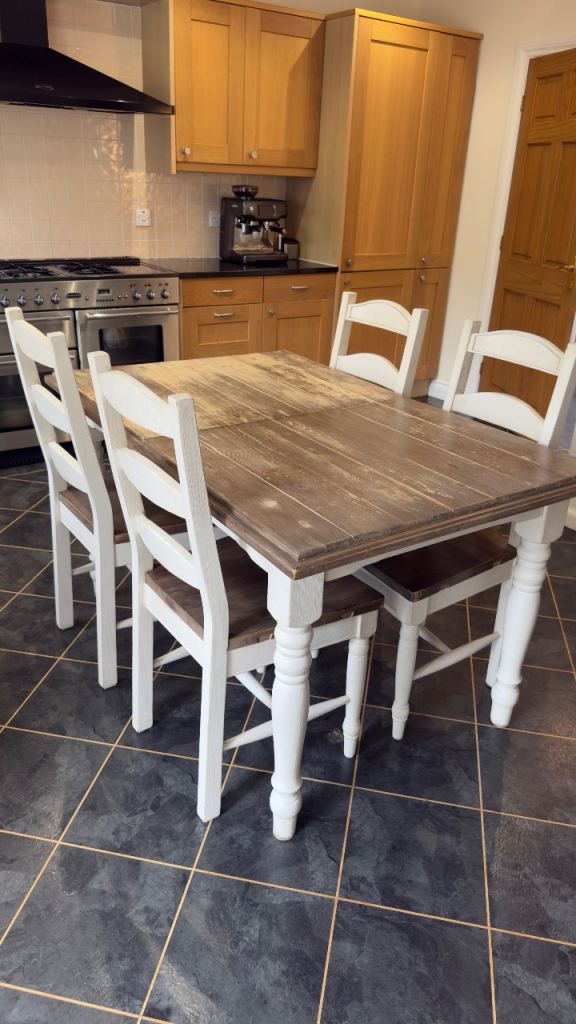 Barker & Stonehouse Extendable Dining table and 6 Chairs (carisbrooke range)