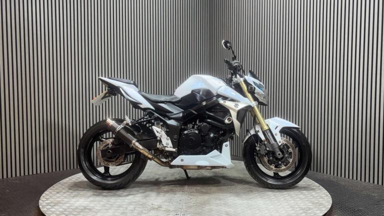 Suzuki GSR750 2011 ONLY 24K SPORTS EXHAUST LONG MOT NAKED BIKE