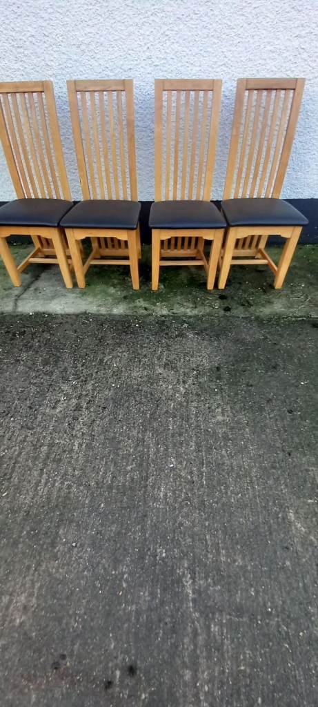 image for 4 dining room chairs 