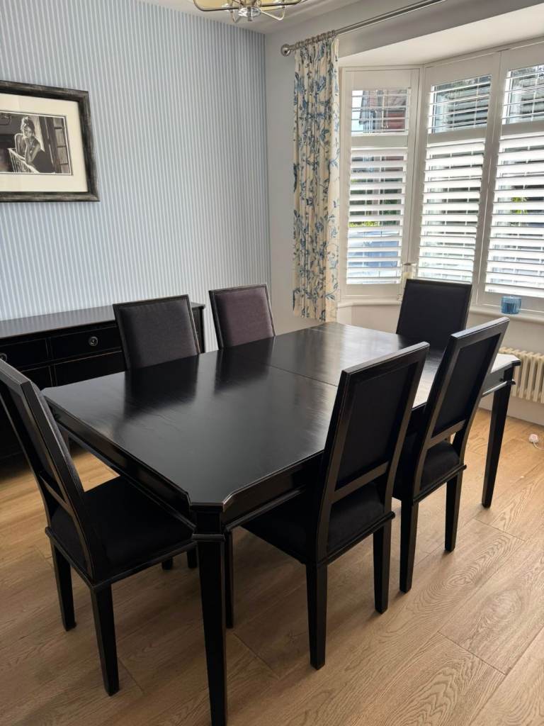  Laura Ashley Table & 6 Chairs 