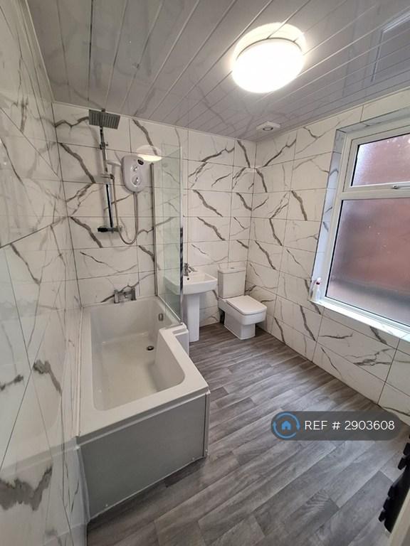 1 bedroom flat in Chorley Old Road, Bolton, BL1 (1 bed) (#2903608)
