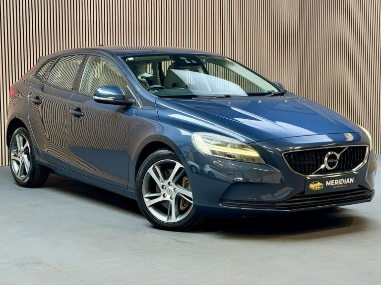 2016 Volvo V40 1.5 T3 Momentum Nav Plus Hatchback 5dr Petrol Auto (152 ps) Hatchback Petrol Autom...