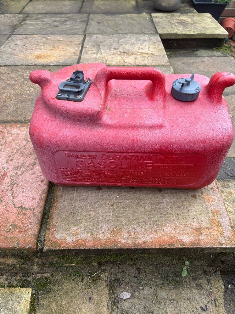 Fuel can for boat