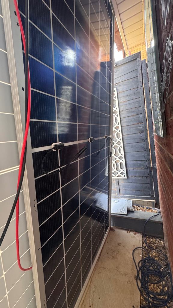 Solar Panel 640W N type dual facial - has crack in glass underneath 