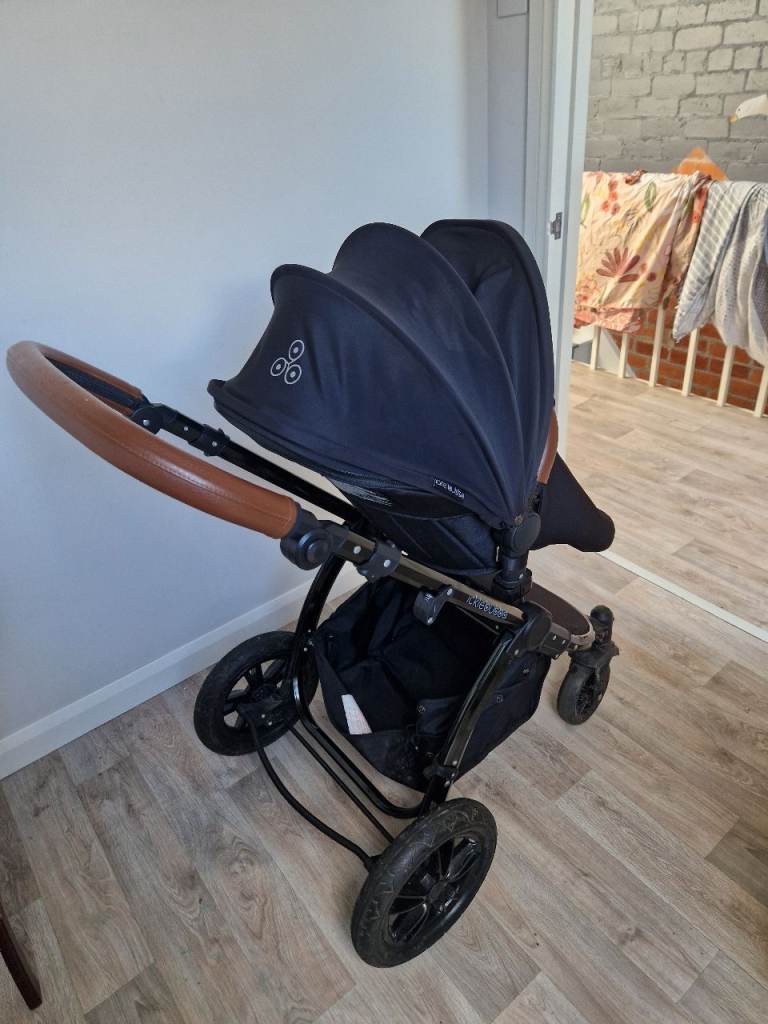 Ickle bubba pram - Black, Good Condition