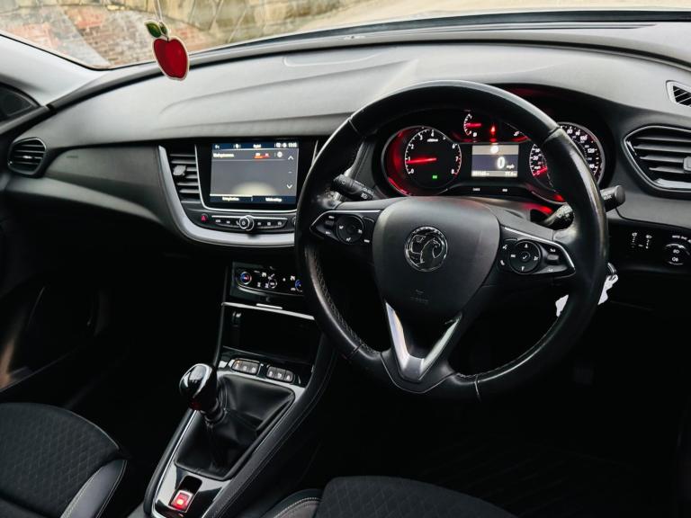 2019 Vauxhall Grandland X 1.5 Turbo D Tech Line Nav 5dr HATCHBACK DIESEL Manual