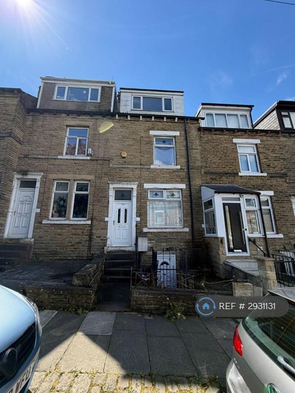 4 bedroom house in Waverley Avenue, Bradford, BD7 (4 bed) (#2931131)