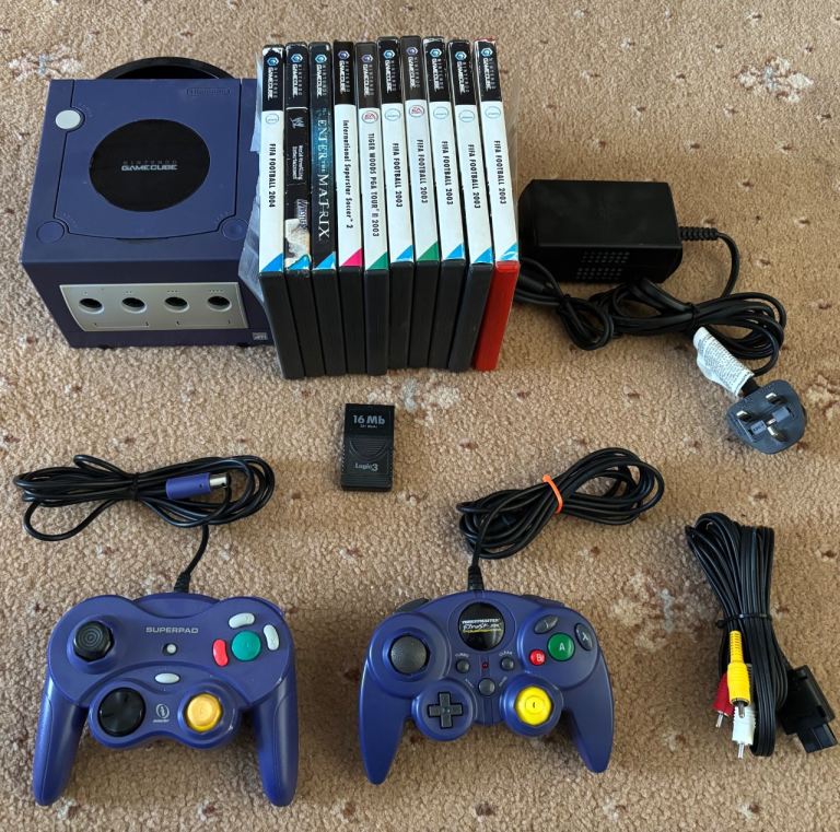 Nintendo GameCube Console & 2 Controllers & Games
