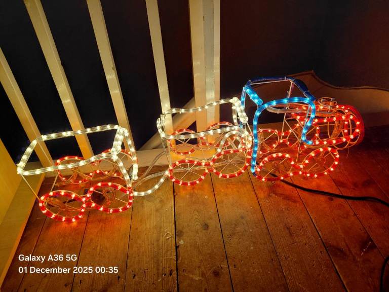 Christmas decorations indoor/outdoor silhouettes and lighting