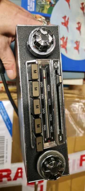 Collectible vintage car radio 1