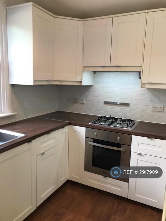 2 bedroom flat in Highbury, London, N5 (2 bed) (#2917909)