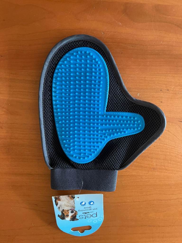 Pet Grooming Glove, Cat or Dog Mitt Brush De-shedding, Double Sided Brand New with Tags (Wilco)