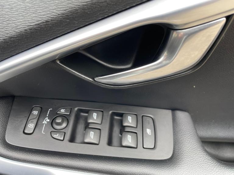 2014 Volvo V40 Cross Country 1.6 D2 Lux Powershift Euro 5 (s/s) 5dr Diesel