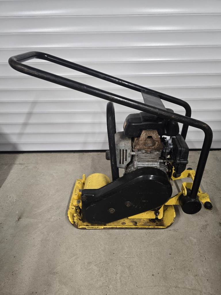 Wacker plate with honda gx100 engine 
