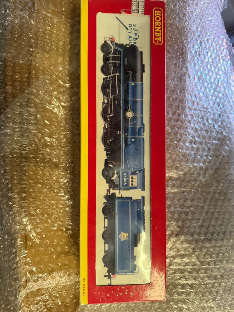 Hornby R2171 BR 'Canadian Pacific' Merchant Navy Class Train Set