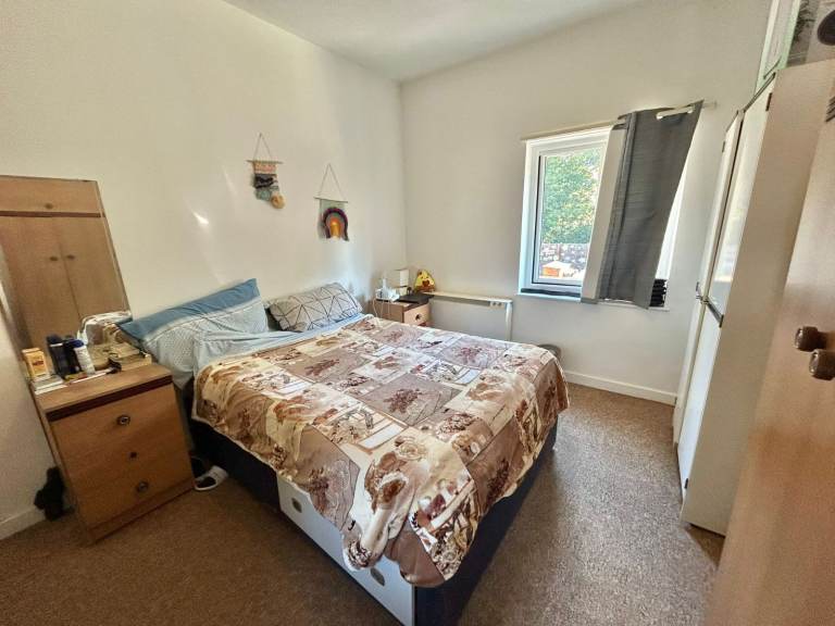 Spacious 1-Bed Flat for Rent - NG7 2EB