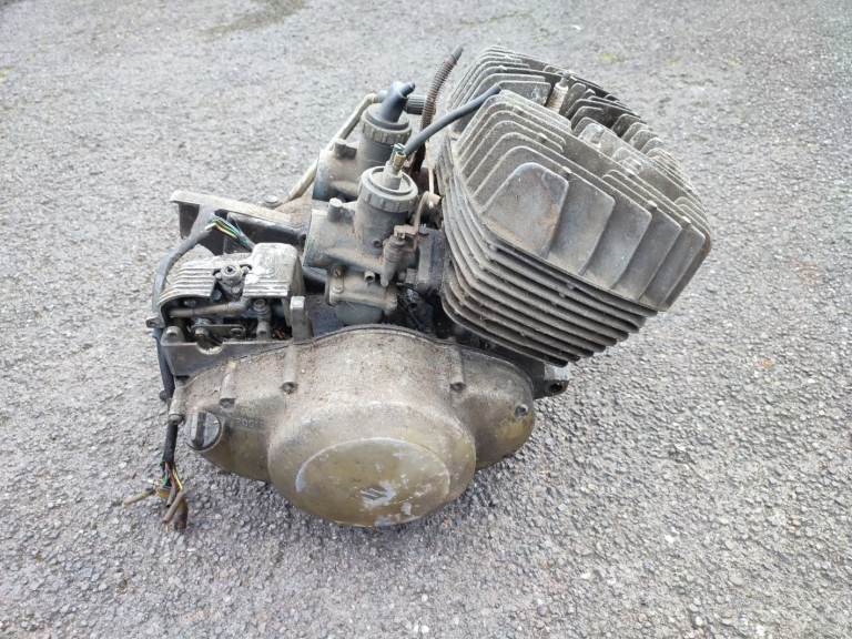 SUZUKI GT250 L (1974) None-Runner Spares or Repair (Includes 2x engines & much more) 