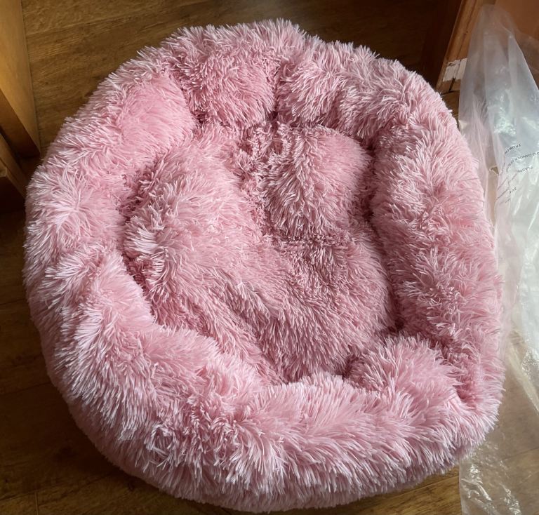 LARGE DONUT DOG BED - BRAND NEW 