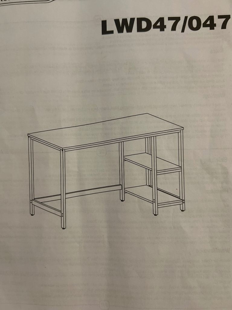 Vasagle 46 inch (117cm) desk, in very good condition, buyer collect, hardly used.