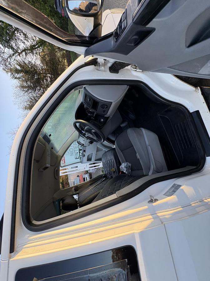 2014 Volkswagen Transporter Transporter T32 Startline TDI BlueMotion Technology Crew Cab DIESEL M...