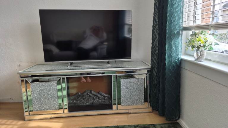 Glass and Crushed Glass Stand