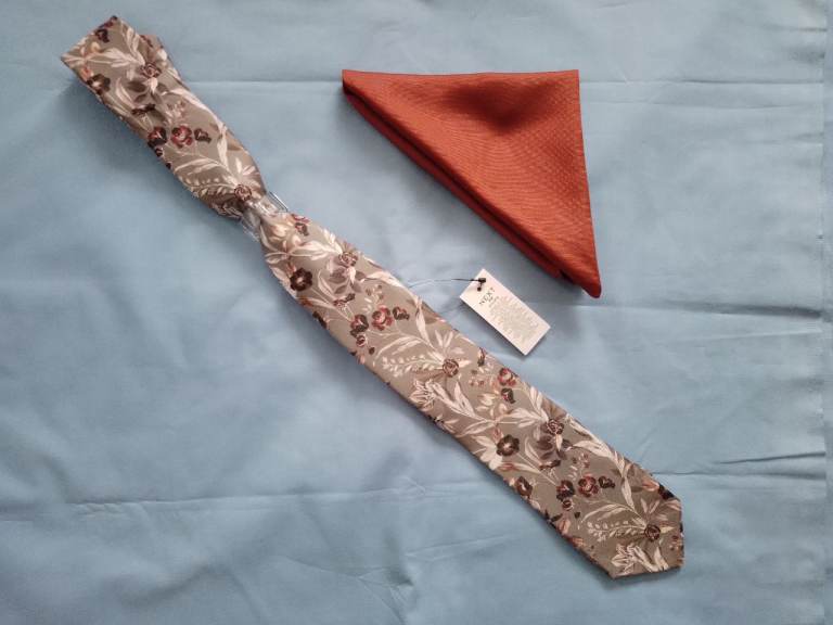 'NEXT' TIE (WEDDING) & matching handkerchief for suit pocket. New cond. Unused.