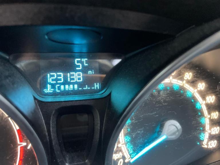 FORD FIESTA 1.2 ZETEC 64 REG WHITE 3 DOOR 11 MONTHS MOT TAX £35 YEAR LOW INSURANCE 50+MPG