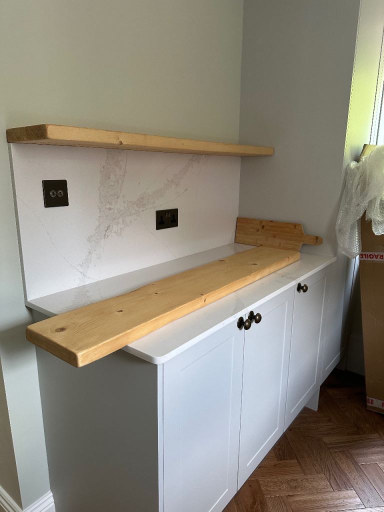 Solid Wood Floating Shelf with Brackets – NEW