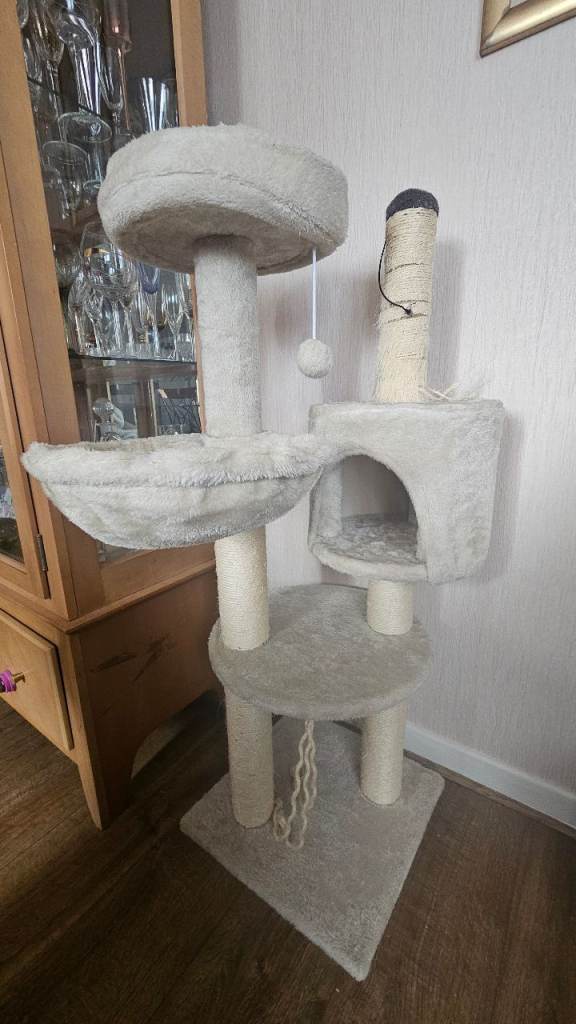 Cat tree