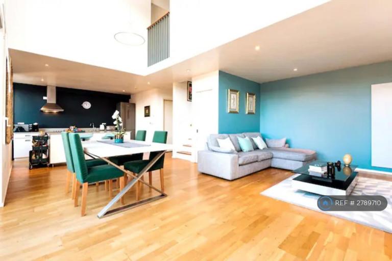 2 bedroom flat in Stepney City Apartments, London, E1 (2 bed) (#2789710)