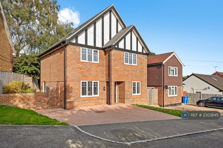 5 bedroom house in Heathway, Ascot, SL5 (5 bed) (#2303845)