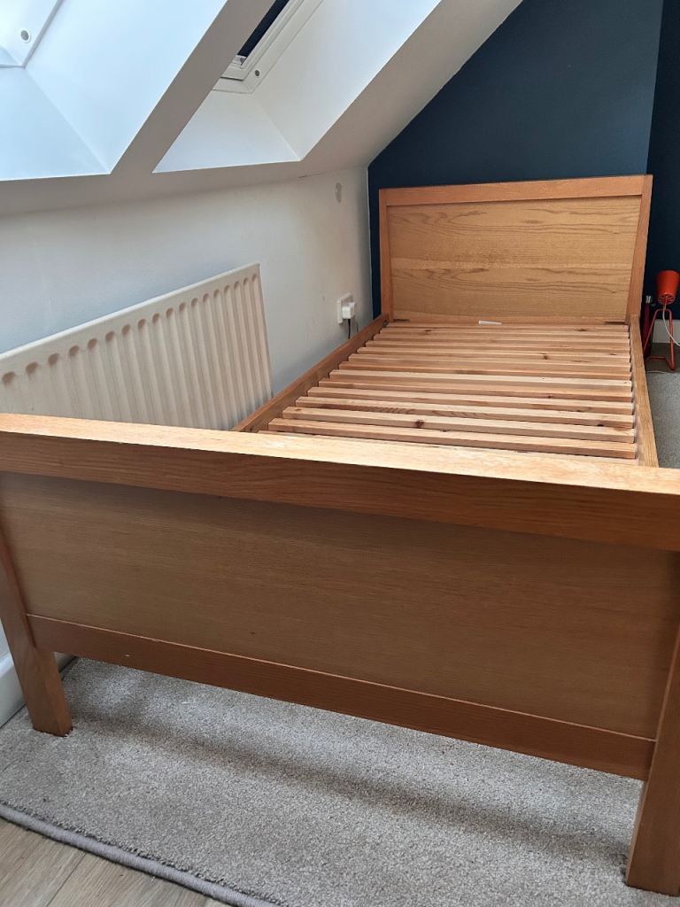 Habitat Singe bed frame - oak