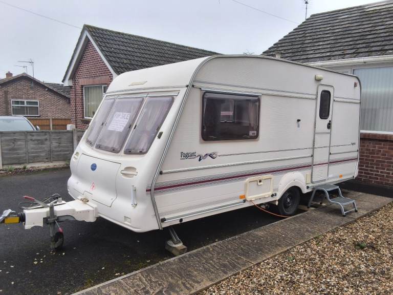 BAILEY PAGEANT MAGENTA WITH KAMPA PNEUMATIC FRAMED AWNING 