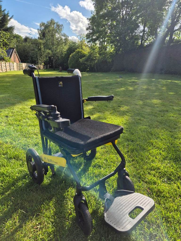 Atom electric wheelchair