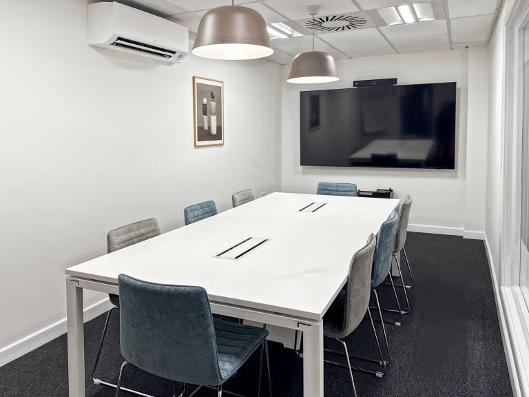 Taunton - TA1 2PX \ Adaptable Large Office Space for Your Business