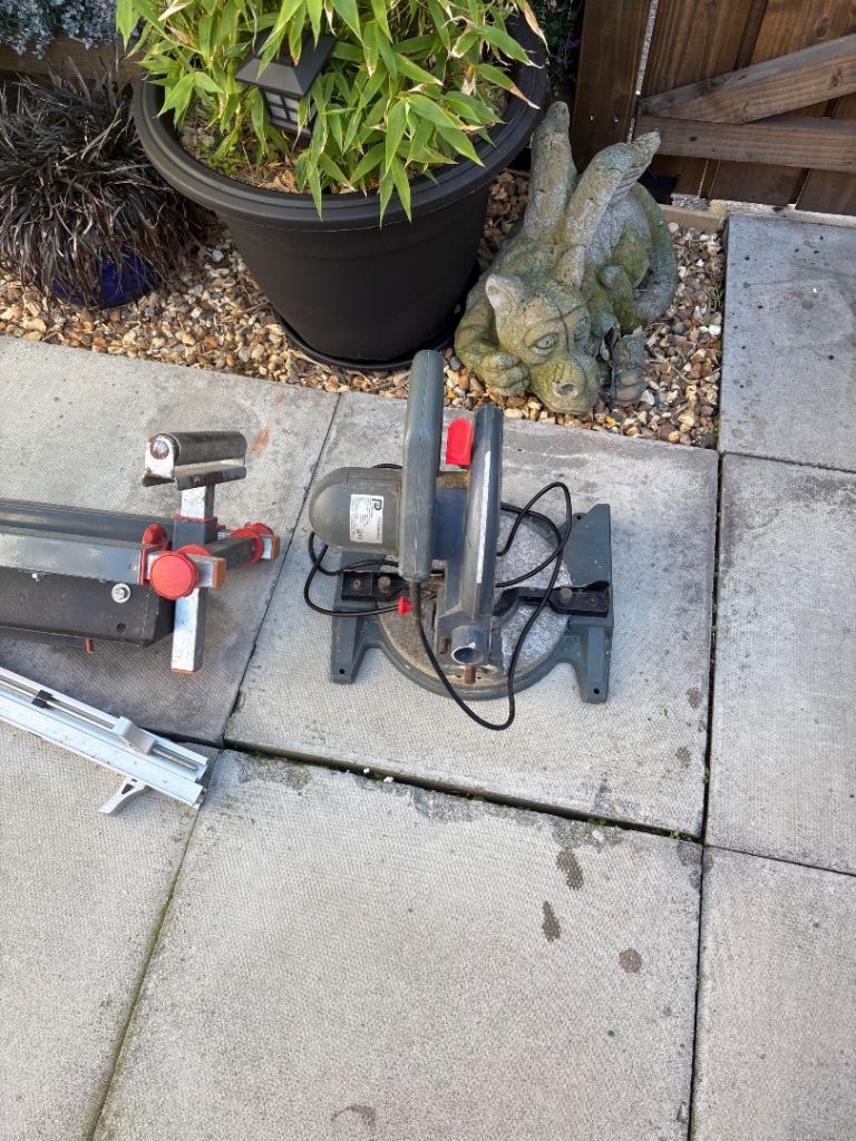 Mitre Saw with Portable Tool Stand – Good Condition