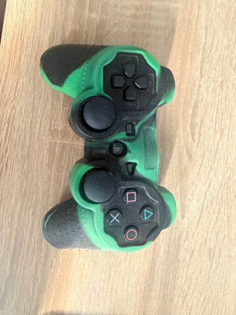 Original PS3 Controller – Black, Good Condition with silicone case
