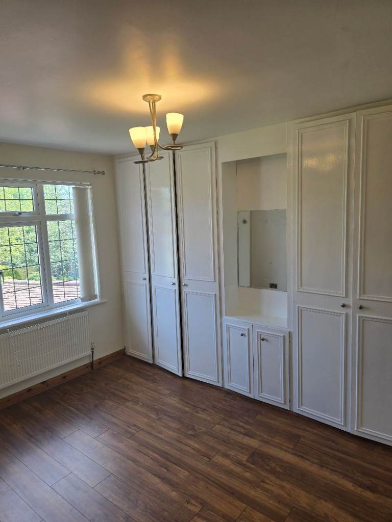 6 bedroom house,3 bathrooms
