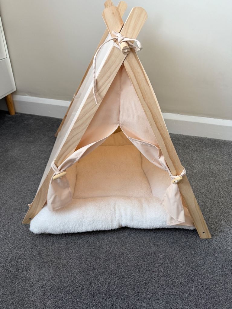 Pet Teepee Bed with Soft Cushion