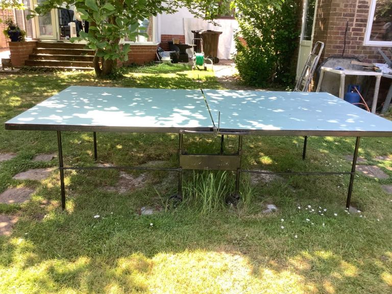 Table tennis table