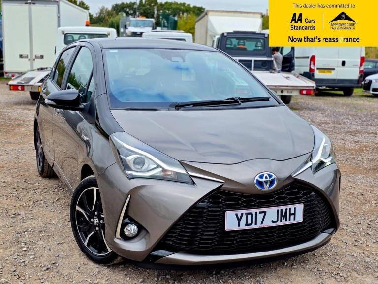 2017 Toyota Yaris 1.5 VVT-h Bronze Bi-Tone Hatchback 5dr Petrol Hybrid E-CVT Euro 6 (s/s) (10 Hat...