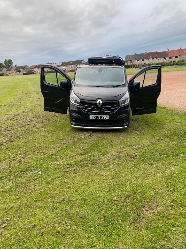 Renault Trafic day van with tent box